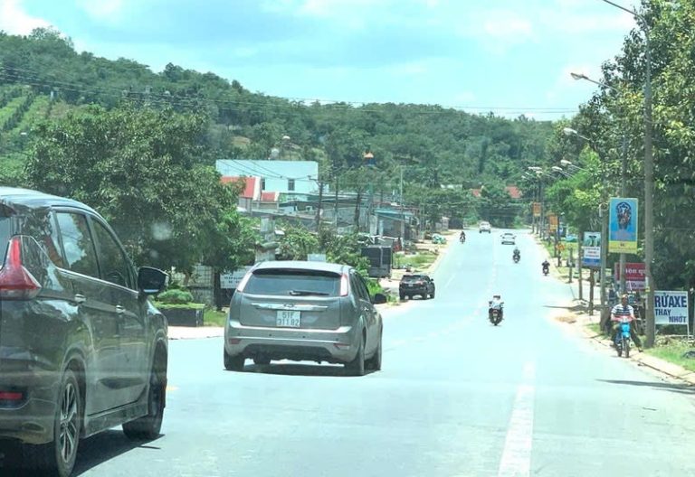 Bán đất Ma Đa Guôi, Đạ Huoai, Lâm Đồng. Mặt tiền Quốc lộ 20. DT: 10.000m2 (400m2 thổ cư). Giá chốt: 25 tỷ. 